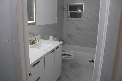 Casa en venta en Fort Lauderdale, Florida, 3 dormitorios, 178 m2 № 1466623 - foto 14