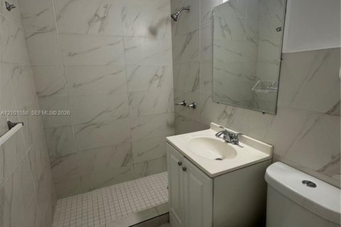 Commercial property in Miami, Florida 236.06 sq.m. № 2403731 - photo 15