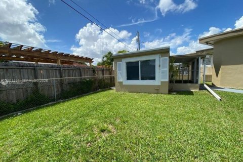 Commercial property in Miami, Florida 236.06 sq.m. № 2403731 - photo 21