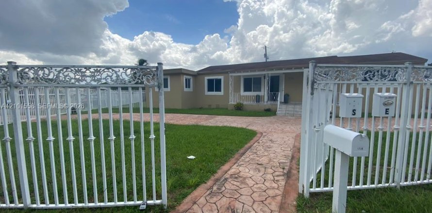 Commercial property in Miami, Florida 236.06 sq.m. № 2403731