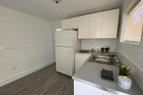 Commercial property in Miami, Florida 236.06 sq.m. № 2403731 - photo 19