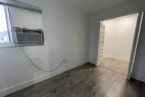 Commercial property in Miami, Florida 236.06 sq.m. № 2403731 - photo 8