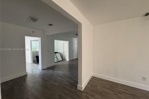Commercial property in Miami, Florida 236.06 sq.m. № 2403731 - photo 23