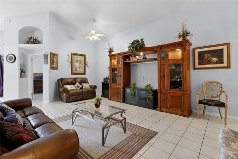 House in Davenport, Florida 3 bedrooms, 154.68 sq.m. № 1821418 - photo 7