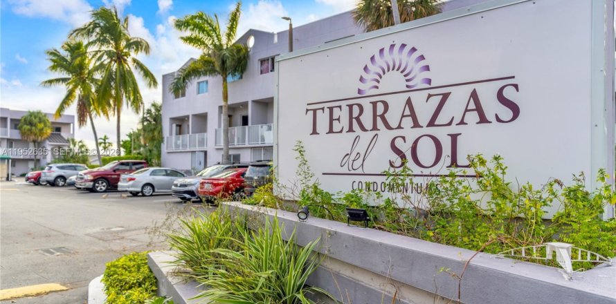 Condo in Hialeah, Florida, 2 bedrooms  № 2007958