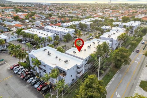 Condo in Hialeah, Florida, 2 bedrooms  № 2007958 - photo 21