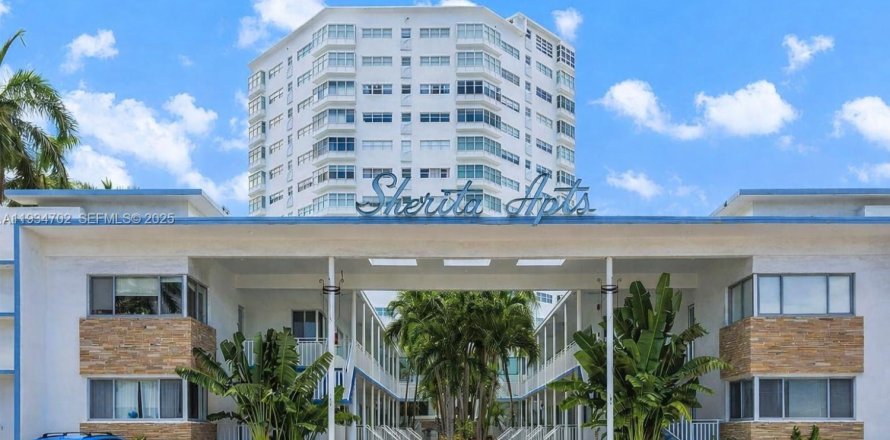 Estudio en el Condominio en Miami Beach, Florida  № 1993937