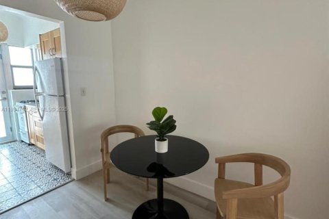 Condominio en alquiler en Miami Beach, Florida, 31.31 m2 № 1993937 - foto 15