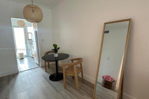 Condominio en alquiler en Miami Beach, Florida, 31.31 m2 № 1993937 - foto 10