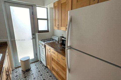 Condominio en alquiler en Miami Beach, Florida, 31.31 m2 № 1993937 - foto 14