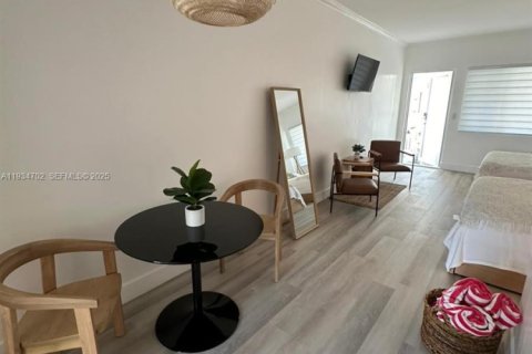 Condominio en alquiler en Miami Beach, Florida, 31.31 m2 № 1993937 - foto 11