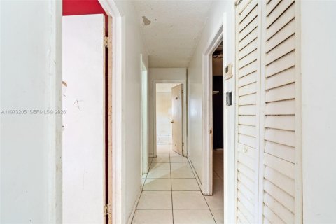 House in Lauderhill, Florida 2 bedrooms, 144.46 sq.m. № 2033423 - photo 14