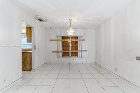 House in Lauderhill, Florida 2 bedrooms, 144.46 sq.m. № 2033423 - photo 8
