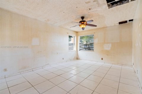 House in Lauderhill, Florida 2 bedrooms, 144.46 sq.m. № 2033423 - photo 15