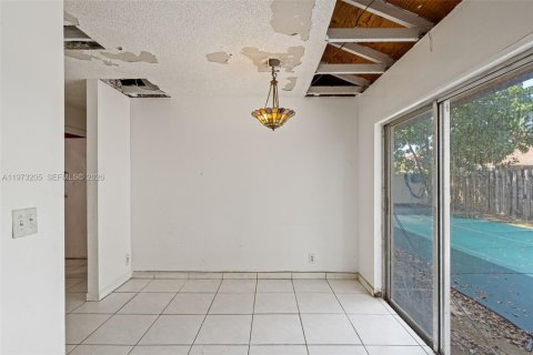 House in Lauderhill, Florida 2 bedrooms, 144.46 sq.m. № 2033423 - photo 13