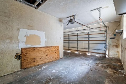 House in Lauderhill, Florida 2 bedrooms, 144.46 sq.m. № 2033423 - photo 30