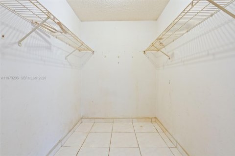 House in Lauderhill, Florida 2 bedrooms, 144.46 sq.m. № 2033423 - photo 19