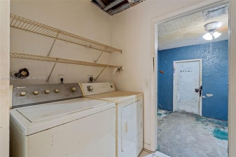 House in Lauderhill, Florida 2 bedrooms, 144.46 sq.m. № 2033423 - photo 26