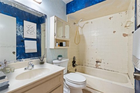 House in Lauderhill, Florida 2 bedrooms, 144.46 sq.m. № 2033423 - photo 21