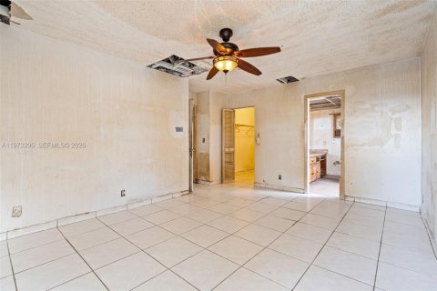 House in Lauderhill, Florida 2 bedrooms, 144.46 sq.m. № 2033423 - photo 17