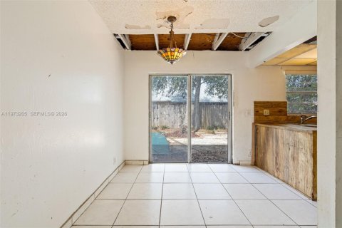 House in Lauderhill, Florida 2 bedrooms, 144.46 sq.m. № 2033423 - photo 11