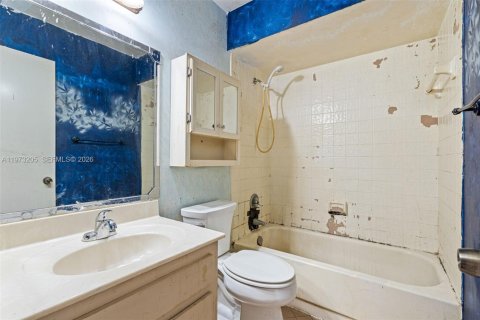 House in Lauderhill, Florida 2 bedrooms, 144.46 sq.m. № 2033423 - photo 20
