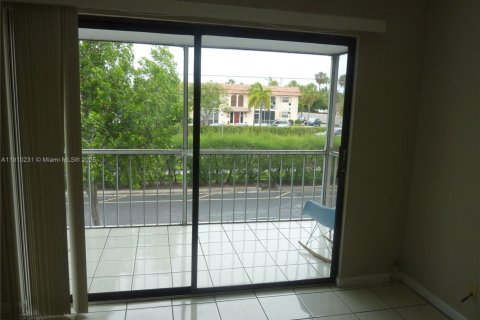 Copropriété à louer à Pompano Beach, Floride: 1 chambre, 61.97 m2 № 1965899 - photo 9