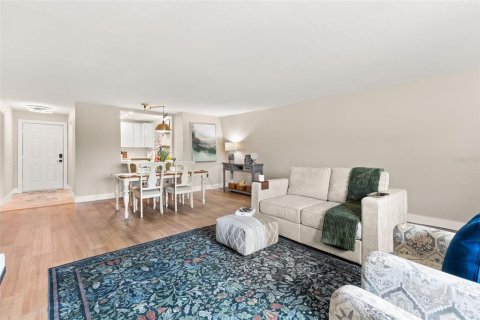 Condo in Orlando, Florida, 1 bedroom  № 2203376 - photo 13