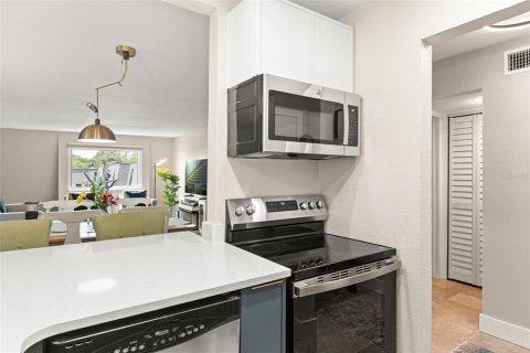 Condo in Orlando, Florida, 1 bedroom  № 2203376 - photo 6