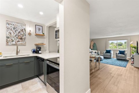 Condo in Orlando, Florida, 1 bedroom  № 2203376 - photo 2