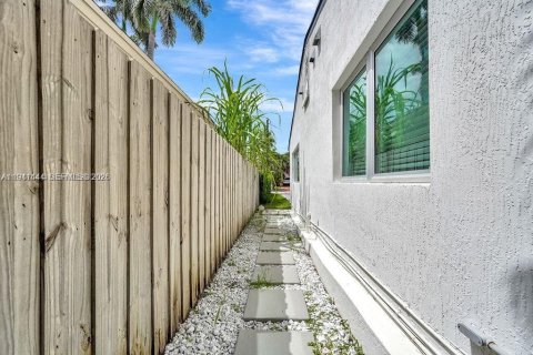 Снять в аренду виллу или дом в Холливуд, Флорида 3 спальни, 186.55м2, № 1998864 - фото 26