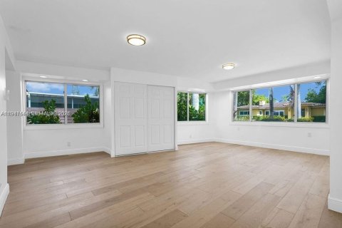 Снять в аренду виллу или дом в Холливуд, Флорида 3 спальни, 186.55м2, № 1998864 - фото 2