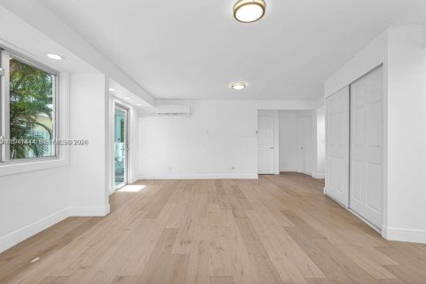 Снять в аренду виллу или дом в Холливуд, Флорида 3 спальни, 186.55м2, № 1998864 - фото 3