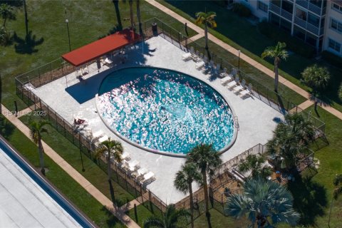 Copropriété à louer à Lighthouse Point, Floride: 2 chambres, 91.42 m2 № 1982286 - photo 15