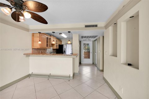 Copropriété à louer à Lighthouse Point, Floride: 2 chambres, 91.42 m2 № 1982286 - photo 3