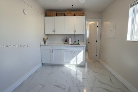 Immobilier commercial à Hollywood, Floride 117.61 m2 № 2351301
