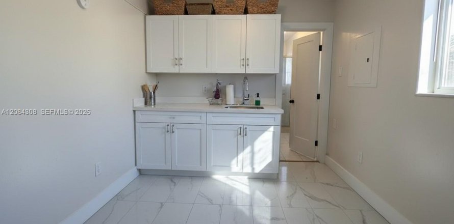 Immobilier commercial à Hollywood, Floride 117.61 m2 № 2351301