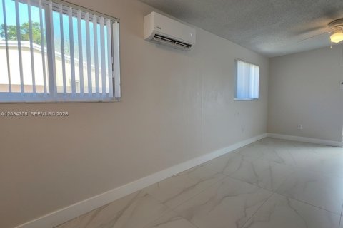 Immobilier commercial à louer à Hollywood, Floride: 117.61 m2 № 2351301 - photo 6