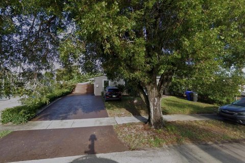 Immobilier commercial à louer à Hollywood, Floride: 117.61 m2 № 2351301 - photo 14