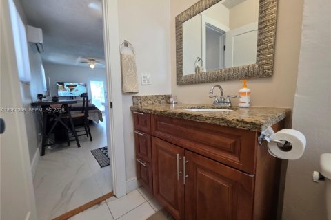 Immobilier commercial à louer à Hollywood, Floride: 117.61 m2 № 2351301 - photo 10