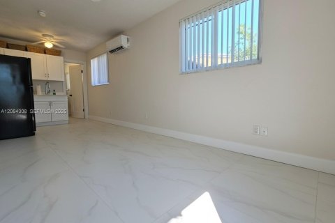 Immobilier commercial à louer à Hollywood, Floride: 117.61 m2 № 2351301 - photo 4
