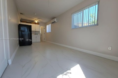Immobilier commercial à louer à Hollywood, Floride: 117.61 m2 № 2351301 - photo 3