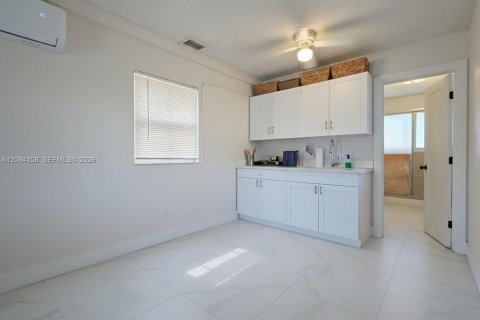 Immobilier commercial à louer à Hollywood, Floride: 117.61 m2 № 2351301 - photo 2