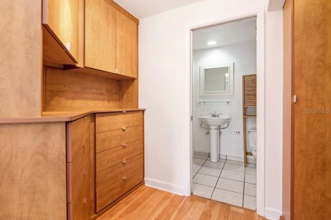 Снять в аренду кондоминиум в Тампа, Флорида 5 комнат, 127.09м2, № 2258211 - фото 27
