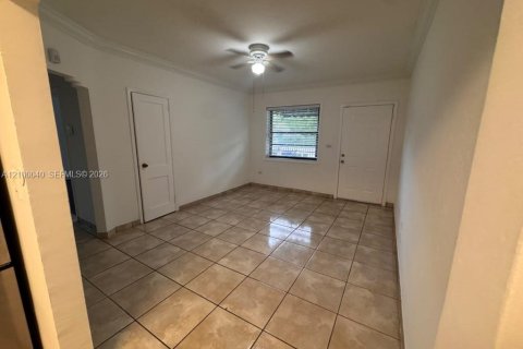Villa ou maison à louer à Miami, Floride: 2 chambres, 153.1 m2 № 2400812 - photo 7