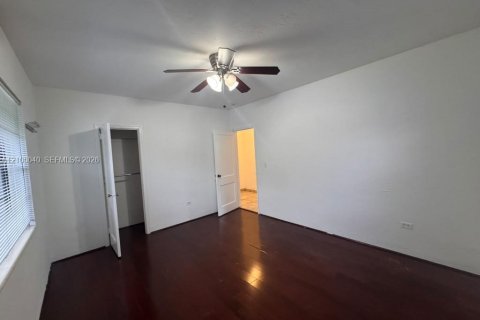Villa ou maison à louer à Miami, Floride: 2 chambres, 153.1 m2 № 2400812 - photo 15