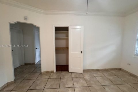 Villa ou maison à louer à Miami, Floride: 2 chambres, 153.1 m2 № 2400812 - photo 10