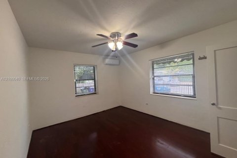 Villa ou maison à louer à Miami, Floride: 2 chambres, 153.1 m2 № 2400812 - photo 14