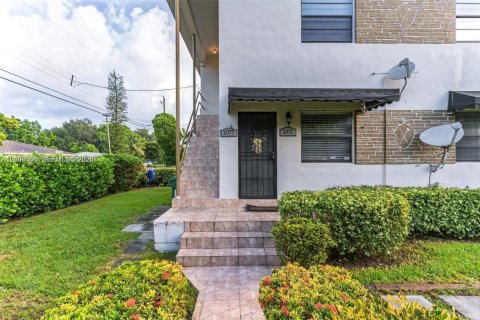 Villa ou maison à louer à Miami, Floride: 2 chambres, 153.1 m2 № 2400812 - photo 17