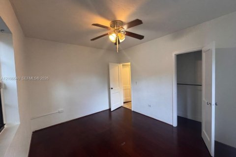Villa ou maison à louer à Miami, Floride: 2 chambres, 153.1 m2 № 2400812 - photo 16